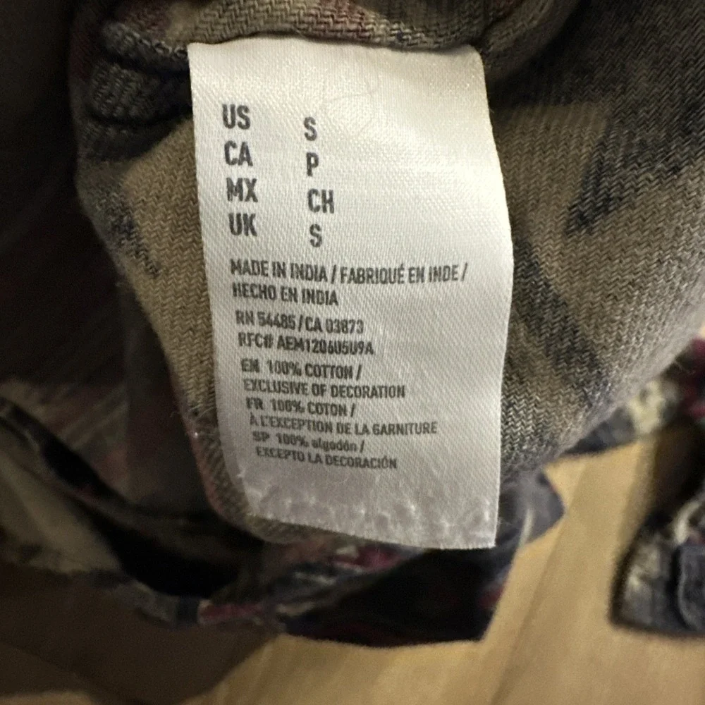 American Eagle AE Aztec Shirt Men's Small‎ Button Up Western Southwest All Over